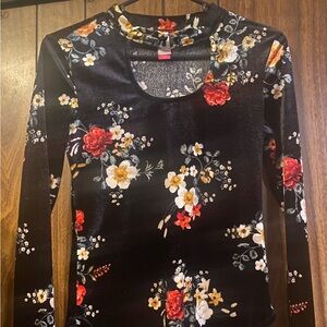 Long Sleeved/ Black/Crushed Velvet/Floral/Fitted/Choker  Detail
